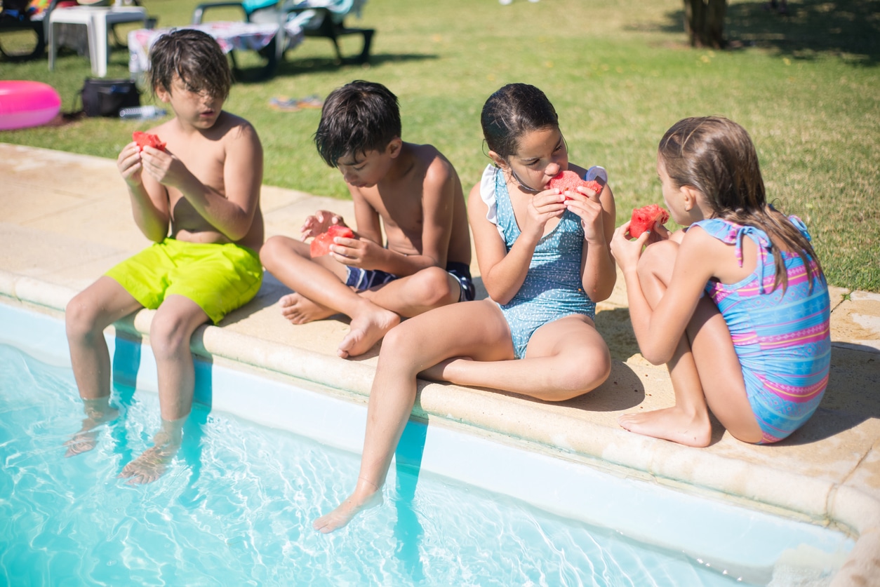 Foto niños en bañador