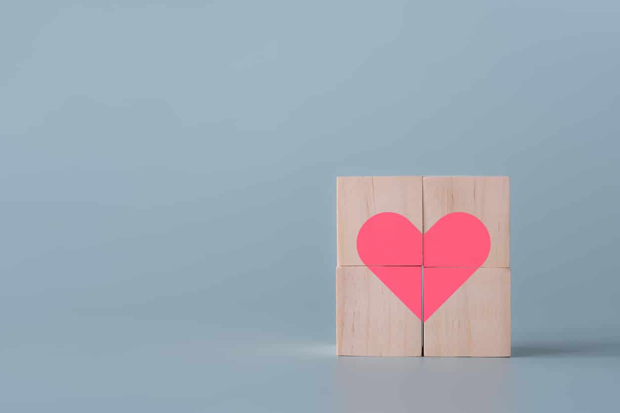 Caja de corazón plegable