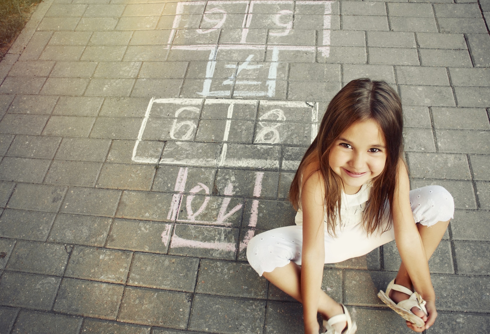 Casi la mitad de los niños pasa menos de una hora jugando al aire libre