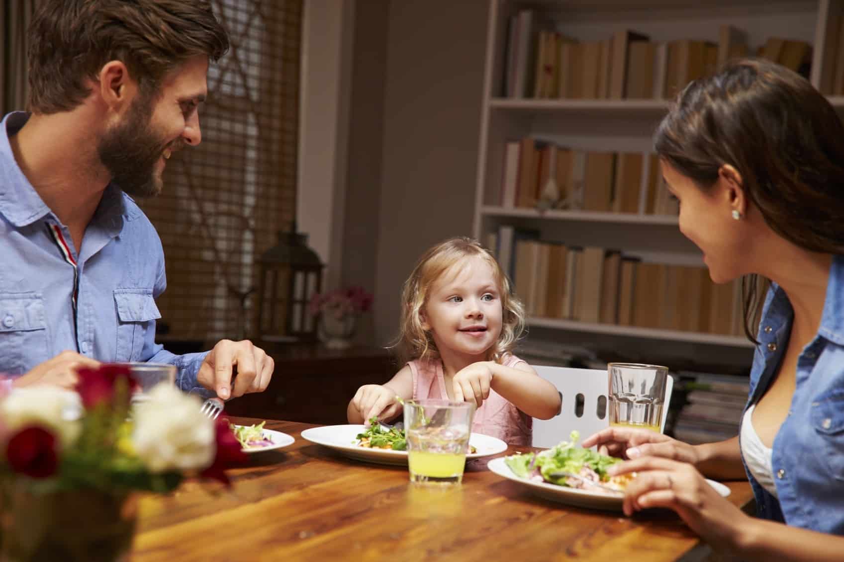 Una cena adecuada ayuda a que los niños puedan conciliar el sueño