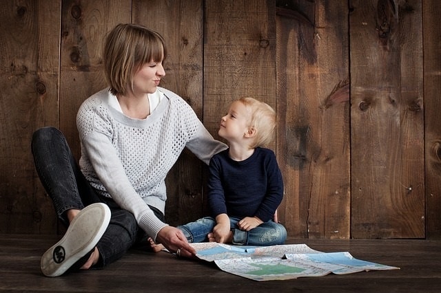 Enseñar a escuchar es uno de las valores que todo padre debe enseñar a su hijo