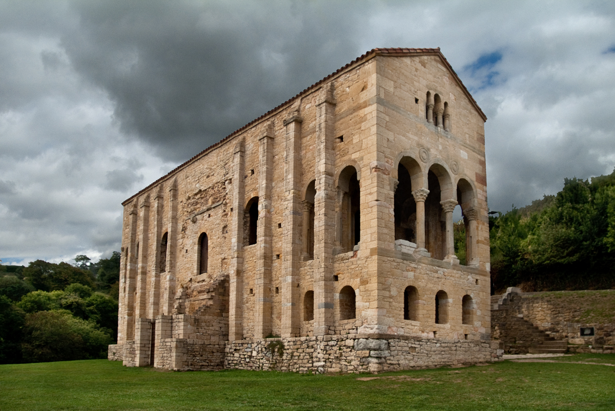 Santa María del Naranco. Asturias