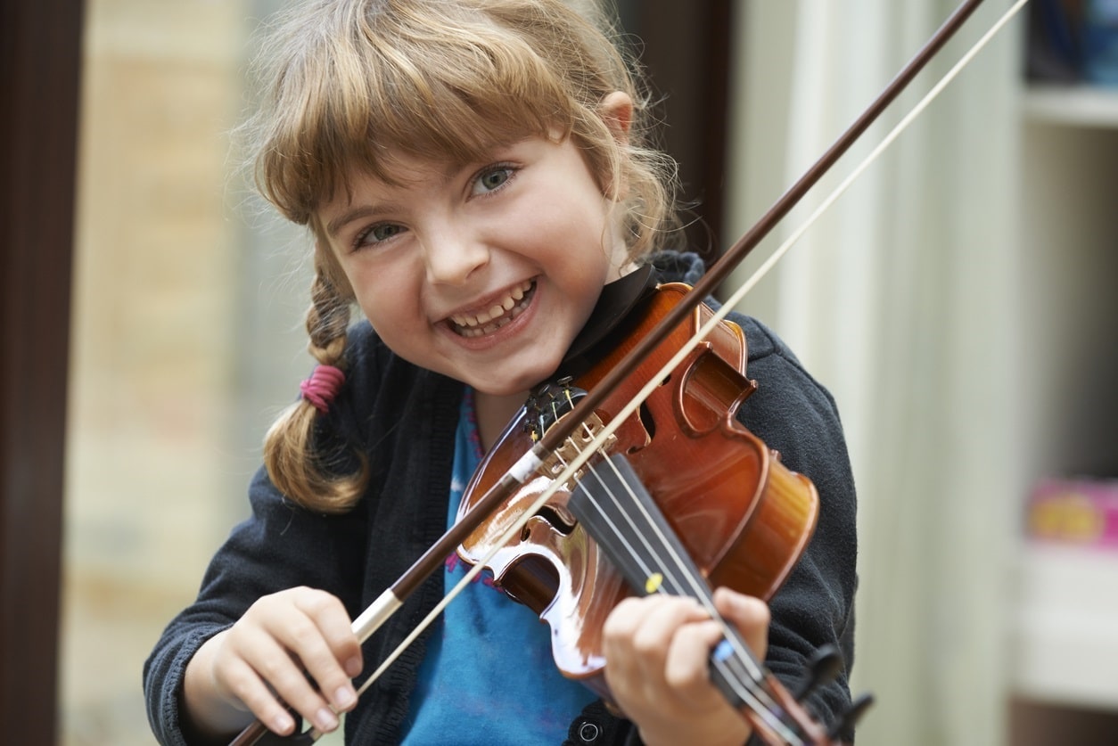 Los beneficios de las clases de música para los niños