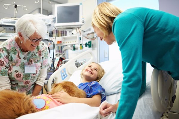 Niña en el hospital