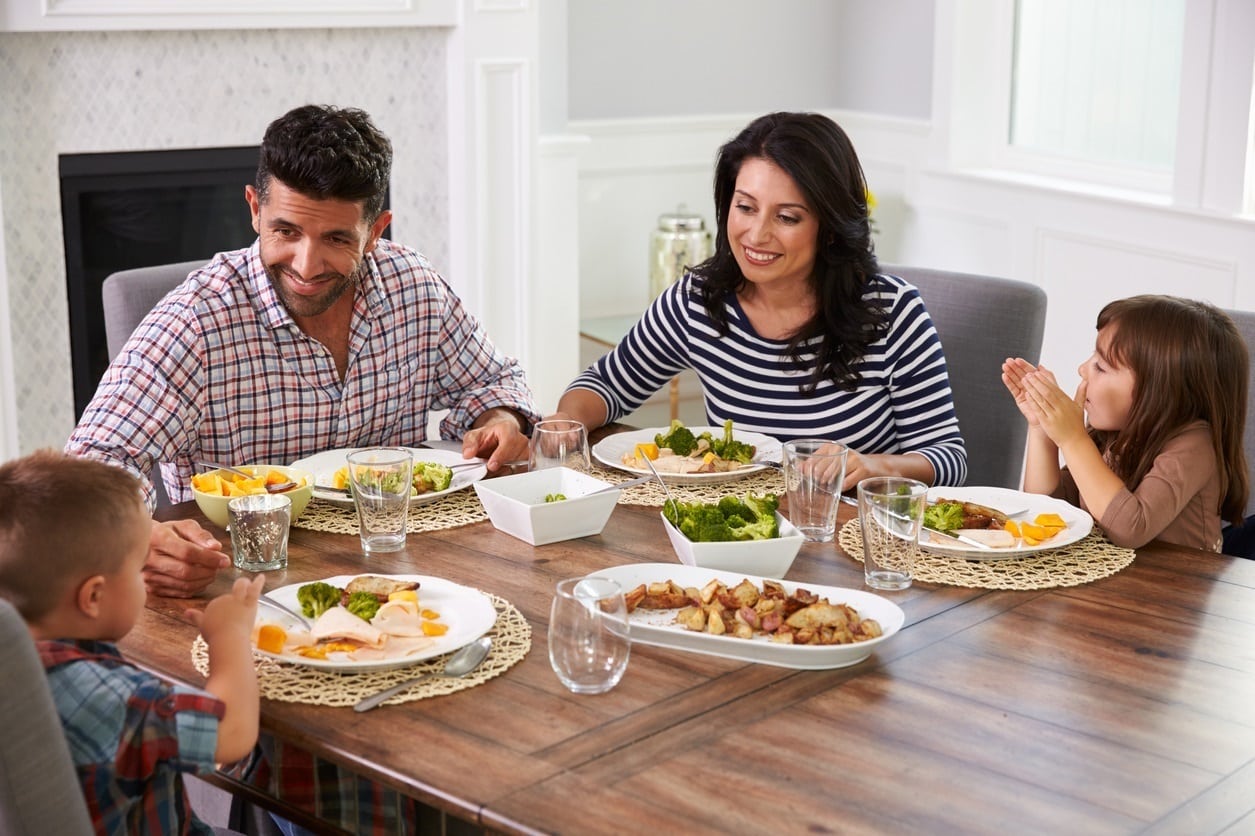 Cenar más tarde significa un menú más pobre