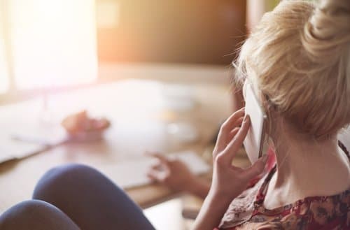 La mayoría de las llamadas al teléfono del acoso las realizan las madres