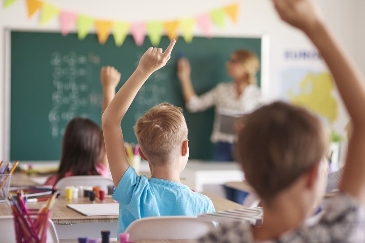 Los jóvenes manejan mejor el inglés oral que el escrito.