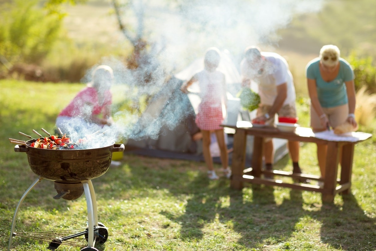 Si vas a comer fuera en verano atiende estos consejos.