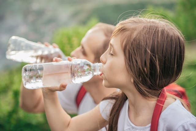 Las bebidas frías ocasionan dolor de cabeza si se beben rápido.