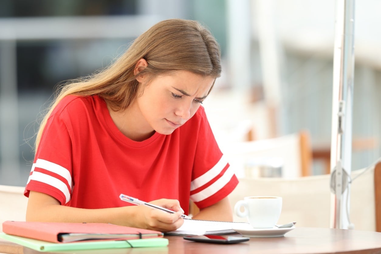 A ser adulto se puede aprender desde la adolescencia.