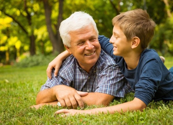 Abuelo con su nieto