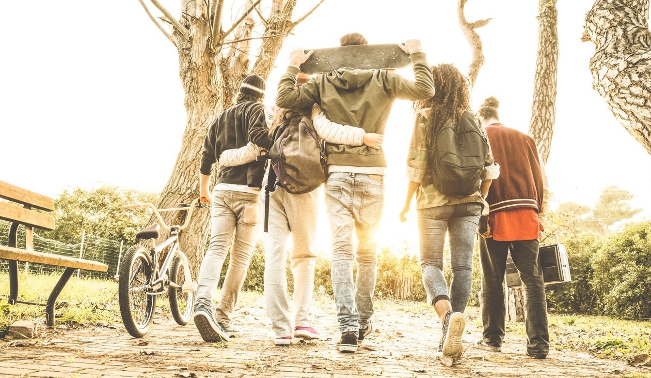 Los amigos son muy importantes en el desarrollo de los adolescentes.