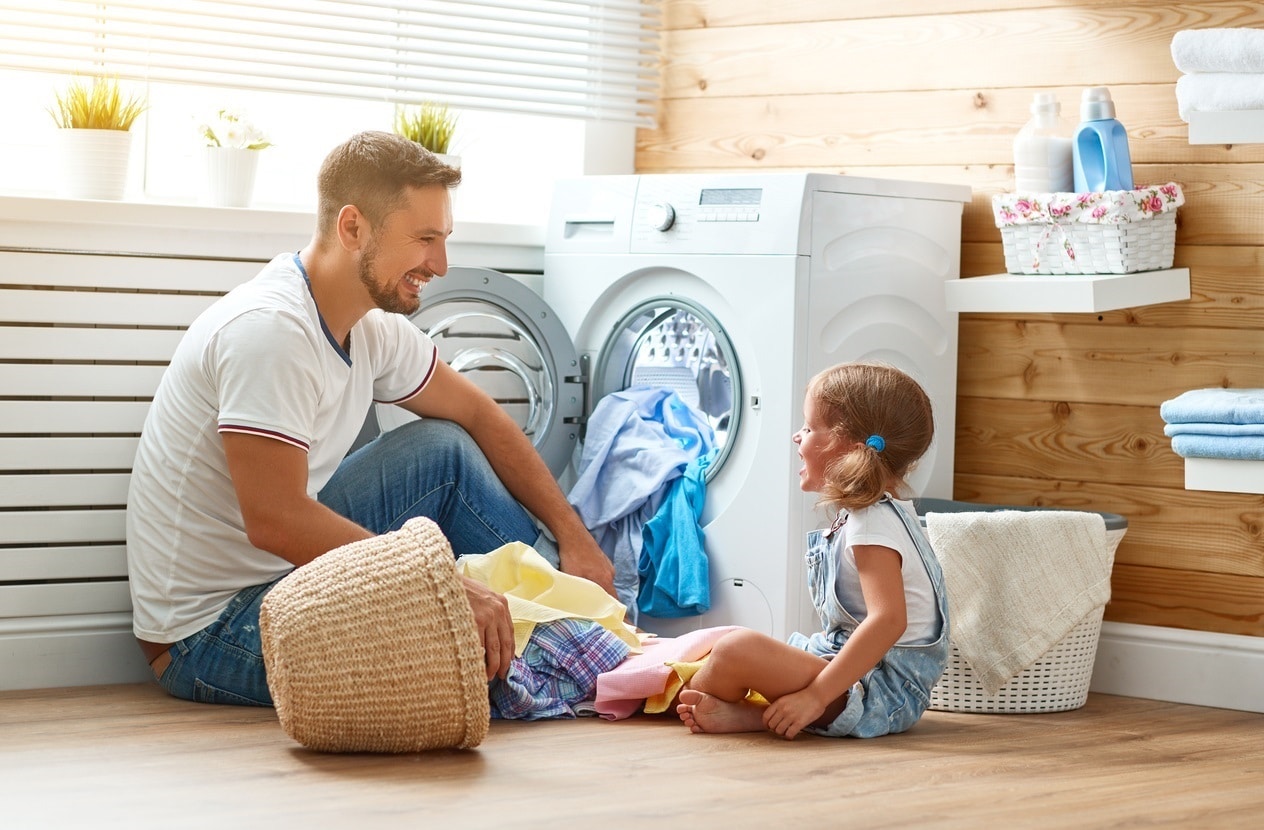 Las nuevas generaciones más concienciadas con la corresponsabilidad en el hogar.