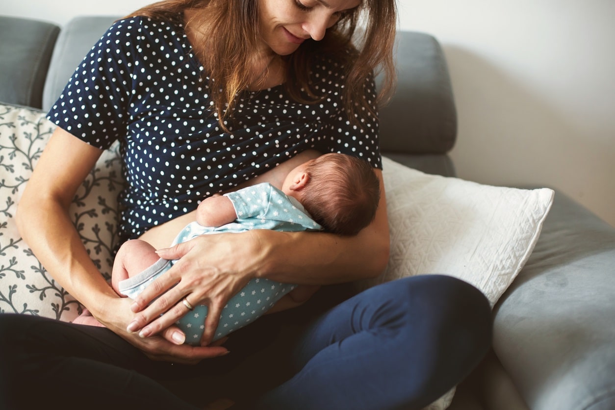 La lactancia ayuda al desarrollo correcto del aparato respiratorio en niños.