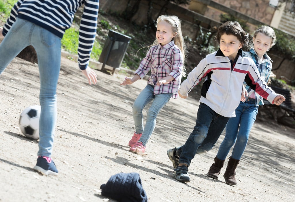 La actividad física desarrolla los sentidos de los niños.