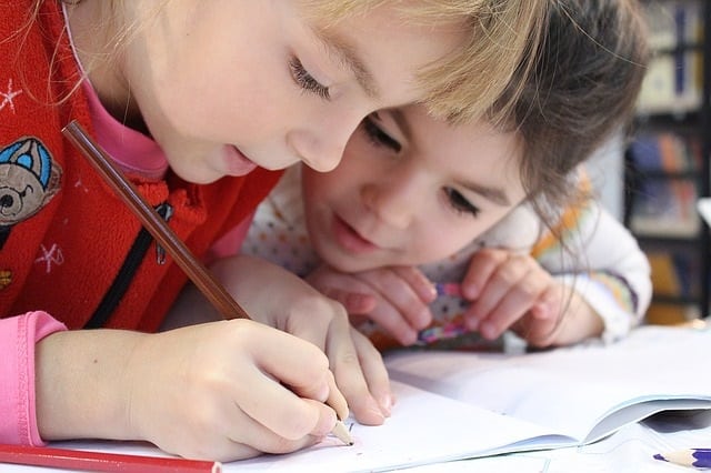 Niños en la escuela