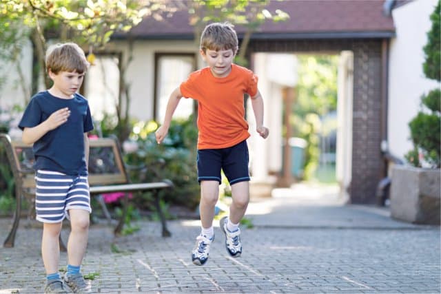 Cómo hacer a un niño inteligente antes de irse a la calle.