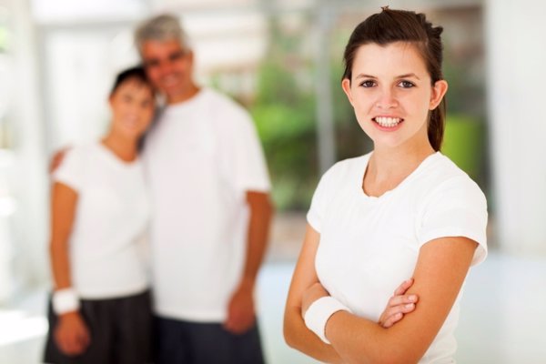 Adolescente con sus padres