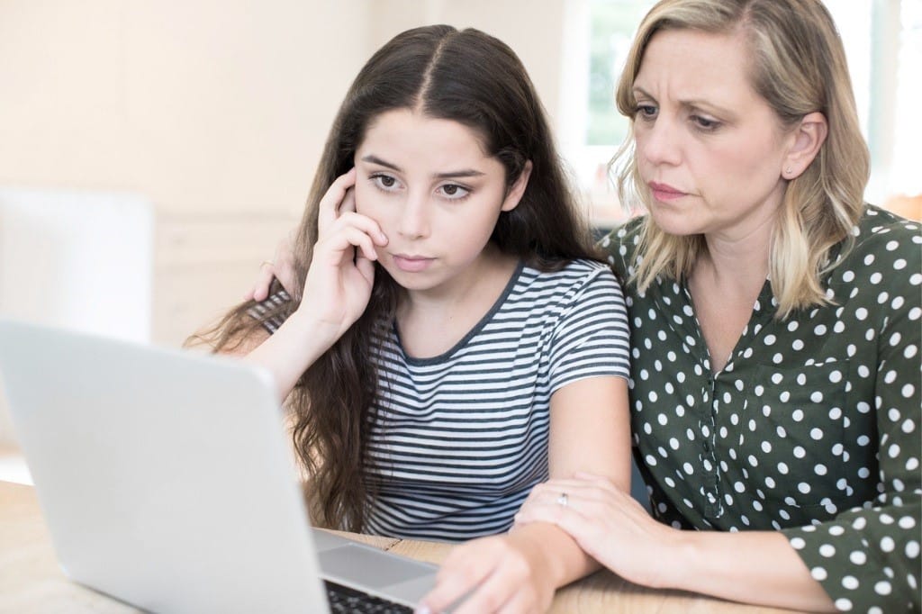 Guía para padres sobre ciberbullying, cómo actuar si se detecta 