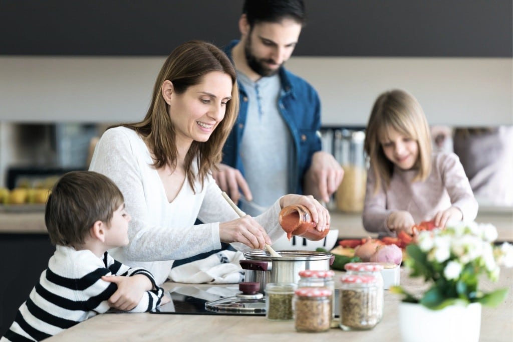 Las comidas en familia ayudan a prevenir la obesidad infantil.