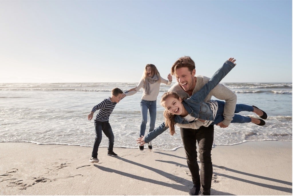 El juego en familia es una actividad que muchos padres quisieran practicar más a menudo con sus hijos.