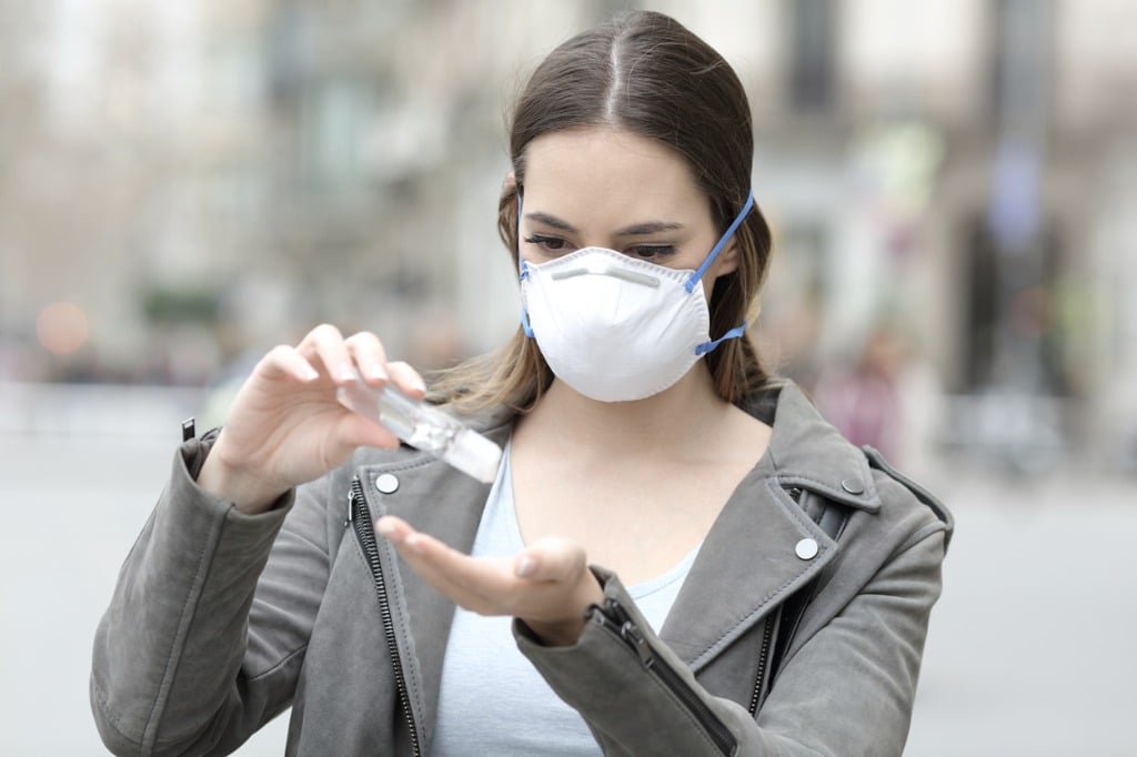 Cómo ponerse y quitarse una mascarilla OMS