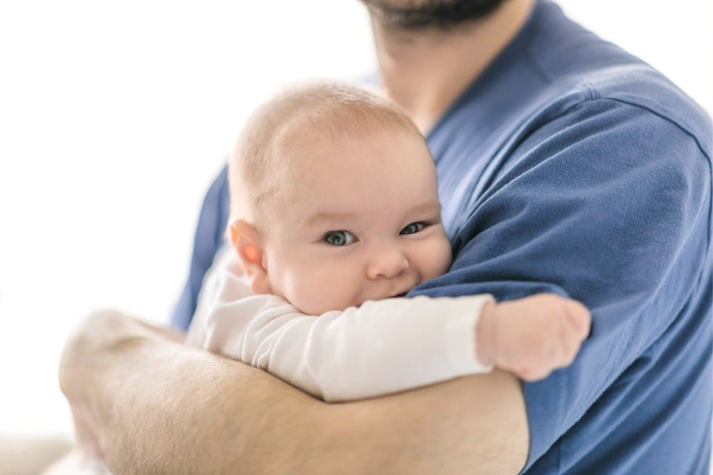 ¿Tener Un Hijo Nos Hace Más Felices? La Ciencia Dice Que Sí.