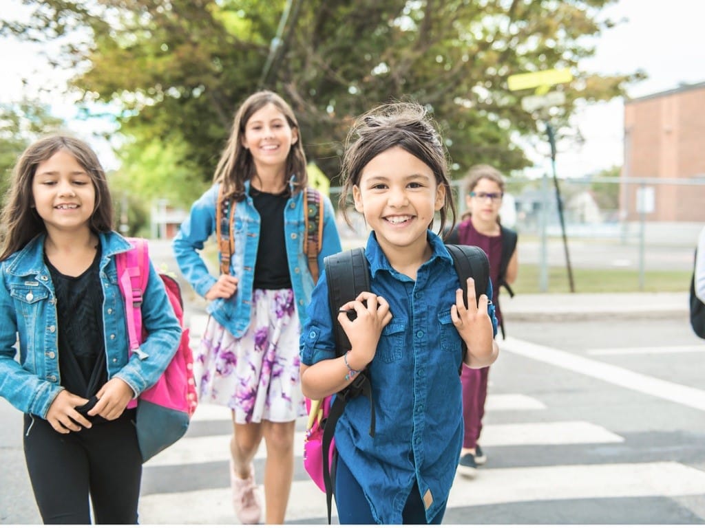 Así podrás enseñar a tus hijos normas de comportamiento en clase