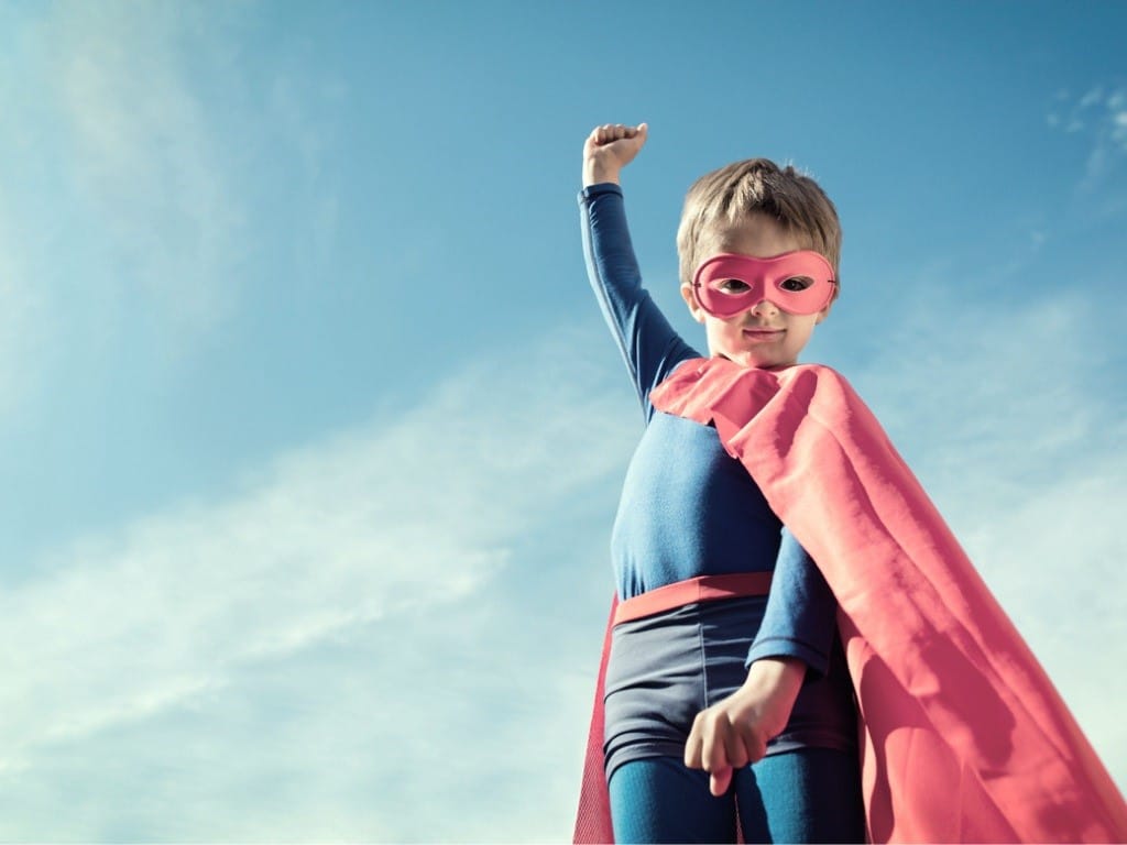 Así podrás transmitirle el valor del heroísmo de tus hijos.