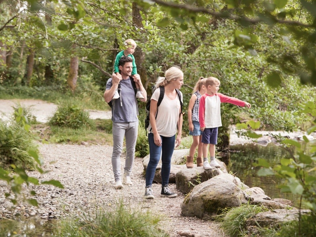 Un simple paseo de 15 minutos basta para obtener los beneficios que tiene esta actividad en los más pequeños.