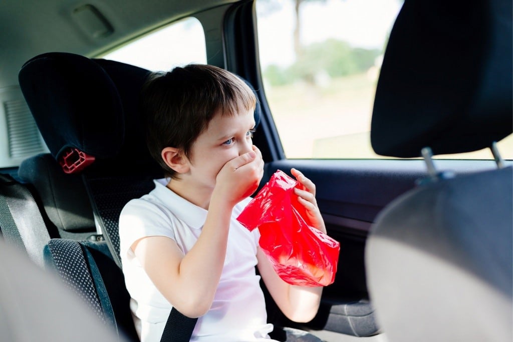 ¿Tus Hijos Se Marean En Los Viajes En Coche? Estos Son Los Consejos Que Debes Seguir Para Evitárselos.