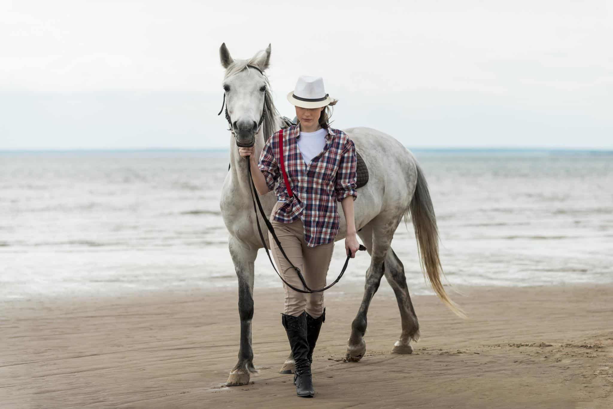 Pasear a caballo por la playa