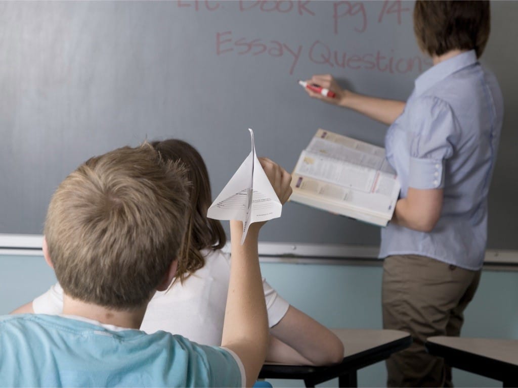 ¿Tu Hijo Es El "Payaso" De La Clase? Estos Son Algunos Consejos Para Saber Cómo Debes Reaccionar.