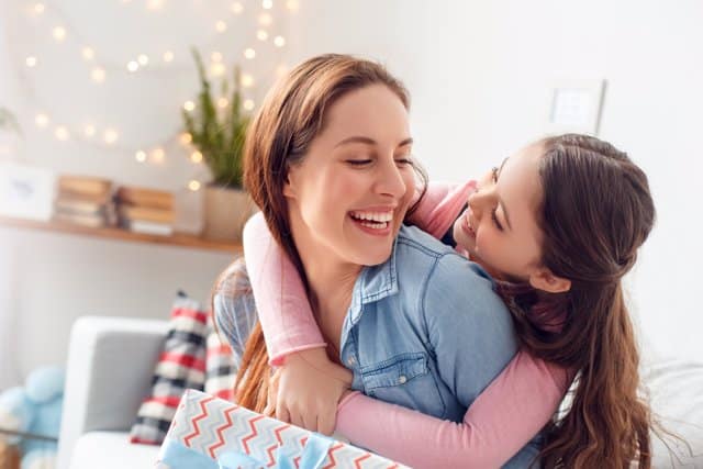 Manifestarle el amor a tus hijos es fácil con estos consejos.