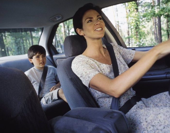 30/09/2015 Interior view of mother driving car with child in backseat
ESPAÑA EUROPA MADRID SOCIEDAD
THINKSTOCK