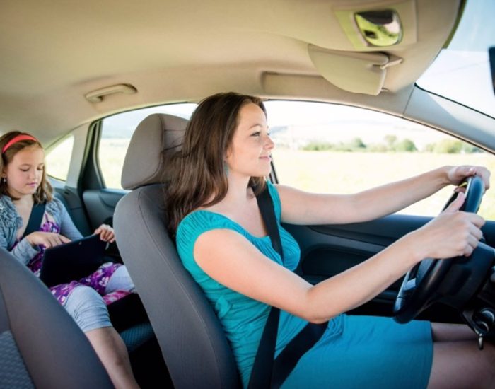 11/02/2016 El 68% es mejor conductor cuando viaja con niños.

un padre o una madre responsable al volante? La paternidad eleva nuestro sentido la responsabilidad e incluso nos hace ser más prudentes en muchas ocasiones y también cuando nos montamos en un coche con nuestros hijos. Así somos más conscientes del peligro y de las vidas que llevamos con nosotros, como corrobora un estudio elaborado por la compañía Direct Seguros, que ha revelado que el 68 por ciento de los españoles admite ser mejor conductor cuando viaja con menores.

SOCIEDAD
THINKSTOCK