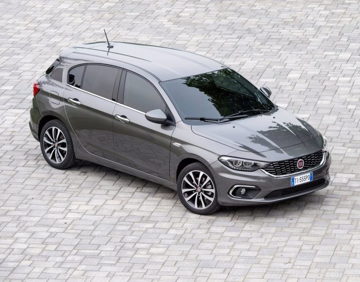 27/07/2016 Fiat Tipo 5 puertas.

completa la familia Tipo con la carrocería de cinco puertas, una opción interesante por su versatilidad para uso familiar, con mucho espacio y que se pone a la venta desde 15.190 euros.

SOCIEDAD
FIAT