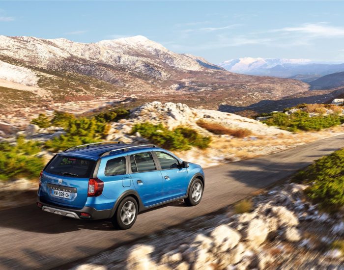 11/01/2018 Nuevo Dacia Logan MCV.

pero renovado, el nuevo modelo Dacia se aclimata a los ambientes más familiares, por su funcionalidad, como a los más aventureros, por su estilo moderno e innovador.

SOCIEDAD
DACIA