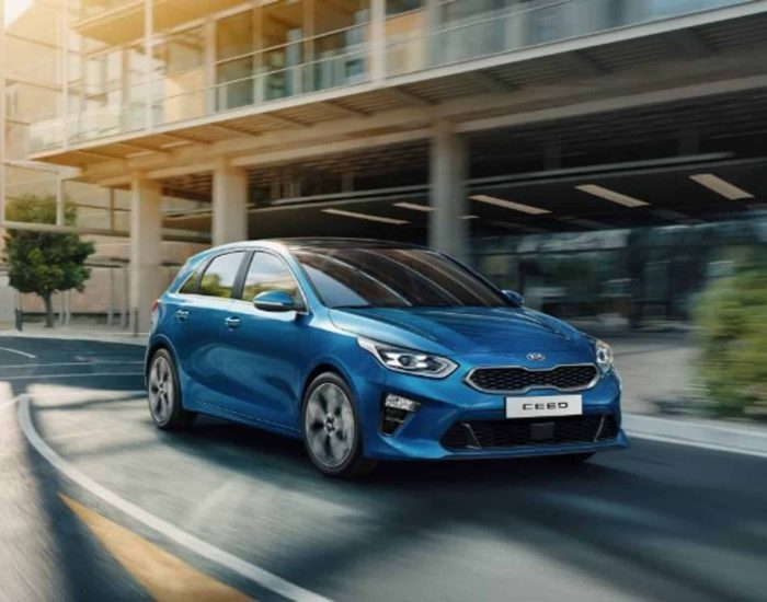 31/05/2018 Kia Ceed.

hace un mes que el fabricante coreano Kia ha mostrado el nuevo modelo Ceed, que a partir de septiembre de este año sustituirá al actual cee'd y, aunque pueda parecer un error de escritura, la nueva generación se denominará Ceed, que además es el acrónimo de Comunidad Europea y Europeo de Diseño lo cual es toda una declaración de intenciones del europeísmo de la marca, porque el nuevo Ceed ha sido concebido, diseñado, desarrollado y fabricado en Europa. Por supuesto, estará disponible con la garantía de 7 años o 150.000 kilóemtros.

SOCIEDAD
KIA