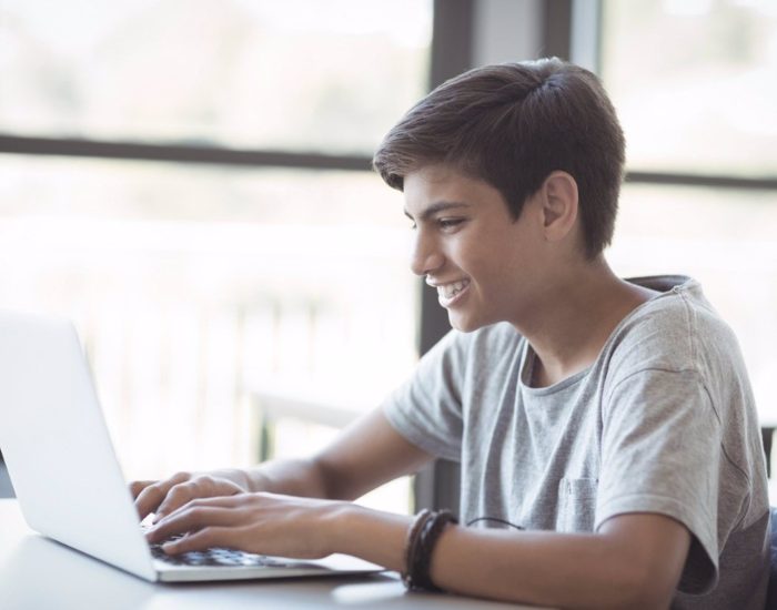 06/06/2018 Muchos jóvenes se informan sobre sexualidad a través de internet dando lugar a deficitarias explicaciones.
SOCIEDAD
ISTOCK