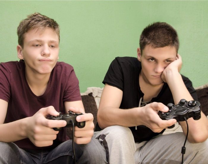 11/07/2018 El tiempo libre en verano hace más posible que los jóvenes dediquen las horas a jugar a videojuegos y terminen desarrollando dependencia.
SOCIEDAD
ISTOCK