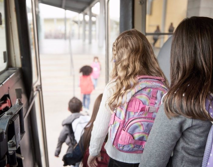 09/09/2020 Medidas para evitar contagios en el transporte escolar.

un decálogo de buenas prácticas para que la vuelta al colegio en autobús cumpla con todas las medidas de salud y prevención del virus que tanto preocupa a los padres y a la sociedad en general en estas fechas.

SOCIEDAD
GETTY