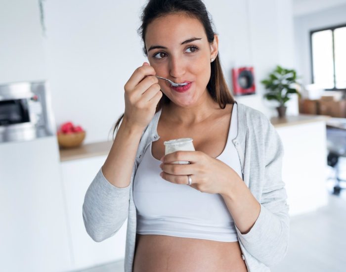 17/07/2019 La importancia de una buena alimentación para un embarazo sano.

periodo importantísimo y delicado. El embarazo es un momento de lo más importante, porque en él la mujer ya no solo tiene que velar por su bienestar, sino también por el de la vida que se está formando en su interior. Es ese periodo en el que el dicho de "somos lo que comemos" se vuelve más importante que nunca, porque la alimentación juega un papel en la salud de la madre y también en la del bebé.

SOCIEDAD
ISTOCK