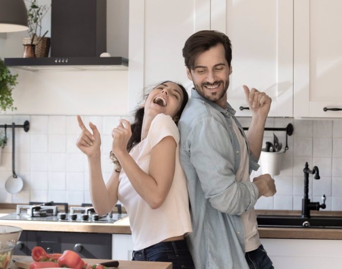 19-02-2022 La pareja queda demostrada como el mejor apoyo para la salud mental durante la pandemia..

pandemia nos puso a prueba de muchas maneras, y nuestra salud mental se enfrentó a situaciones para las que no estábamos preparados. Fueron varios meses en los que las familias tuvieron que quedarse encerradas en casa, con la única posibilidad de salir para hacer la compra. No es de extrañar que la estabilidad de muchos se viera tambaleado, sin embargo, no estuvimos solos.

SOCIEDAD
ISTOCK