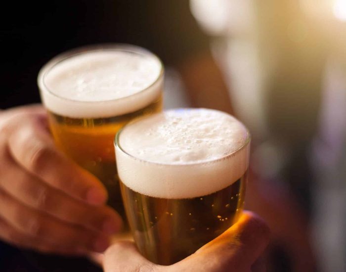 12/07/2022 ¿Qué es un consumo moderado de cerveza?.

última evidencia científica en el marco de salud y la nutrición concluye que el consumo moderado de cerveza se define como dos tercios de litro de cerveza diarios para los hombres y un tercio de litro de cerveza al día, aproximadamente, para mujeres.

SOCIEDAD
ISTOCK