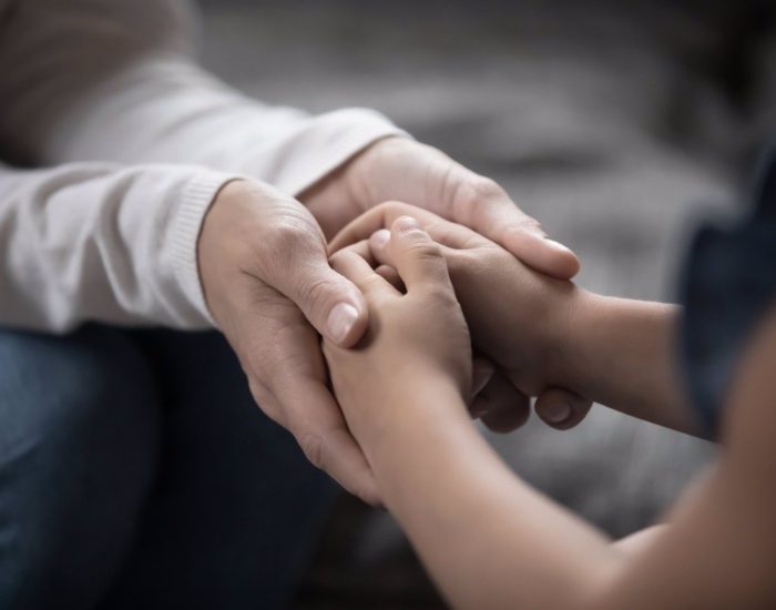 10/10/2022 La salud mental en la infancia: ¿cómo evitar trastornos?.

suerte, hablar de salud mental ya no solo es que esté dejando de ser un tema tabú, sino que, cada vez más, es un tema al que le estamos dando la visibilidad e importancia que merece. Mientras que hace unos años hablar de ir al psicólogo o psiquiatra parecía que tenía que ser un secreto, hoy se trata con la misma normalidad que cuando vamos al médico de cabecera o al dentista. Esto, sin duda, es uno de los avances más positivos de nuestra sociedad en los últimos tiempos y, aunque todavía queda mucho por hacer y todavía queda mucho que mejorar en cuanto a salud mental en nuestro sistema sanitario, vamos dando pasos hacia adelante en un camino que, por supuesto, no es nada fácil.

SOCIEDAD
ISTOCK