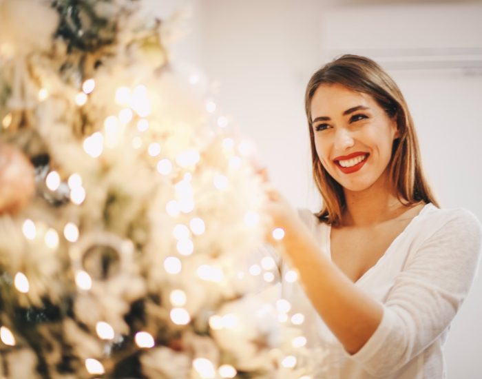 30/12/2022 Trucos para estar guapa esta Navidad.

Navidad es una época mágica de nuestro calendario, pero que al mismo tiempo supone a muchas mujeres, especialmente para las madres de familia, un cúmulo de trabajo añadido con las vacaciones de los niños, los preparativos de las fiestas, los compromisos, los regalos, las comidas y las cenas. Desde Hacer Familia te proponemos un pequeño truco de belleza, que en tan solo veinte minutos te hará estar radiante para los tuyos.

SOCIEDAD
ISTOCK