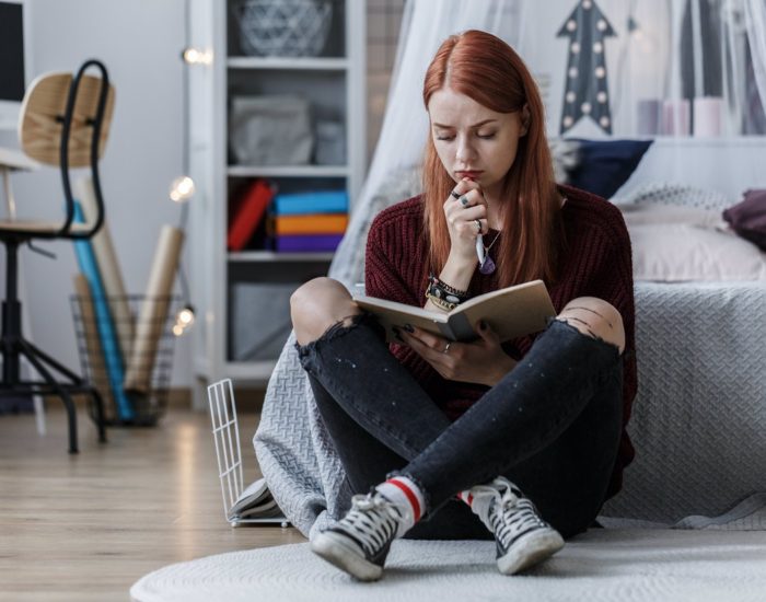 21/09/2017 Adolescentes en su habitación: respeta su intimidad.

comunicación fluida con los hijos resulta esencial en la adolescencia; sin embargo, a pesar de que todos estamos de acuerdo con esto, comunicarse con un adolescente es una proeza y, sobre todo, llegar a su intimidad es algo que no puede imponerse. Existen asuntos que, desde la óptica del adolescente, pasan AHORA a ser íntimos y en este terreno movedizo, merece la pena andar de puntillas y sin hacer ruido.

SOCIEDAD
ISTOCK