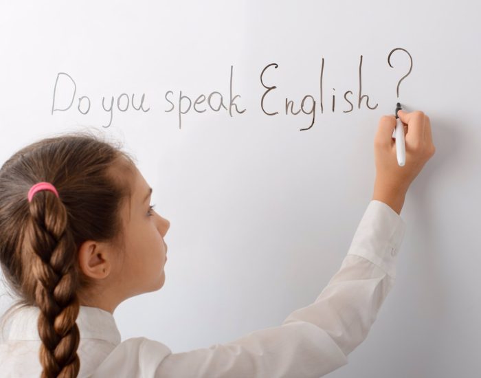 10/01/2020 Aprender idiomas desde pequeños.

sociedad, vemos cada vez es más importante dominar más de un idioma por los beneficios que supone, siendo en la actualidad prácticamente imprescindible dominar el inglés.

SOCIEDAD
ISTOCK