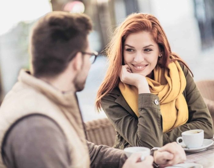 03/04/2023 Estar enamorado es... ¿querer?.

persona madura tiene que saber distinguir entre atracción, deseo, enamoramiento y amor. Cuando además de atracción, se desea a la otra persona, ya estamos ante actos más voluntarios, el deseo viene solo, pero yo puedo aceptarlo o rechazarlo.

SOCIEDAD
ISTOCK